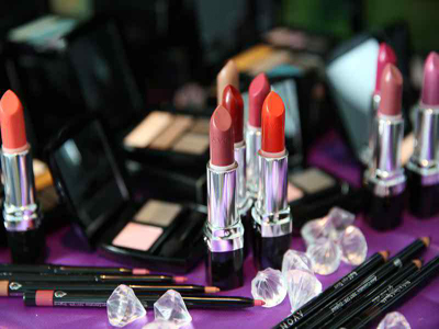 Táňa Pauhofová je tvárou dekoratívnej kozmetiky Avon Color