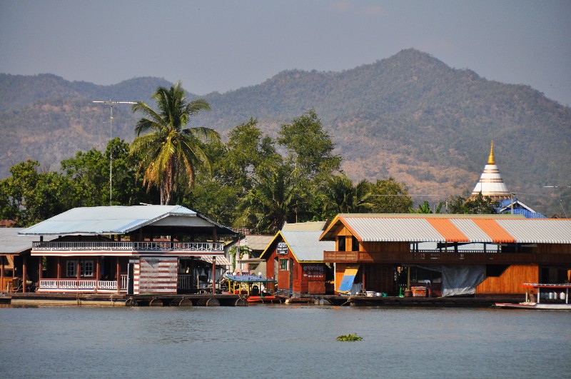 14.Kanchanaburi - na brehu rieky Kwai