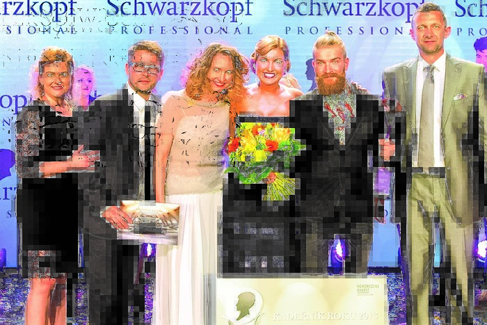 Posledný Kaderník roka Jan Balčarik s gratulantmi