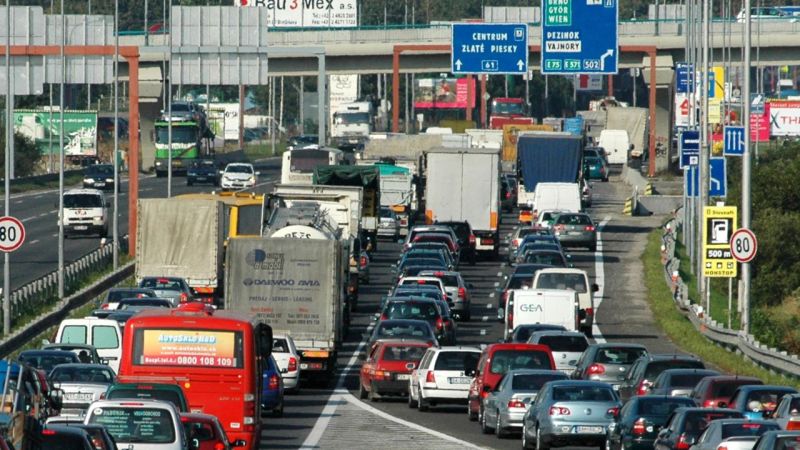 Hustota dopravy v Bratislave stúpla od roku 2008 len mierne, horšie je to v špičkách.