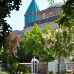 02.Konya – celu svatynu obkolesuju parky