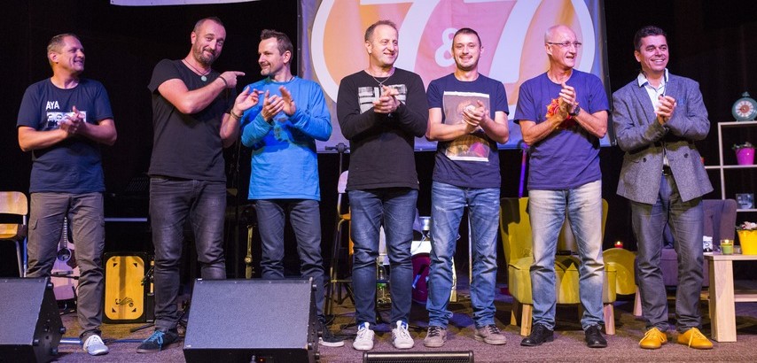 7j9c0167a AYA po náročnom roku pripravuje roku rockové Vianoce