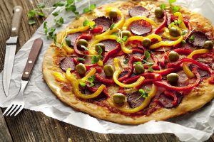 Pizza so sunkou a salamou