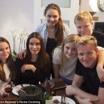 187FFE6400000578-2982021-Recipe_for_not_swearing_Gordon_Ramsay_with_wife_Tara_second_left-a-126_1425604239435