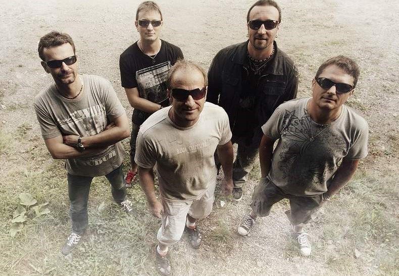 AYA-1 Aya a jej Rockové Vianoce