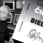 Cierne na bielom plagat