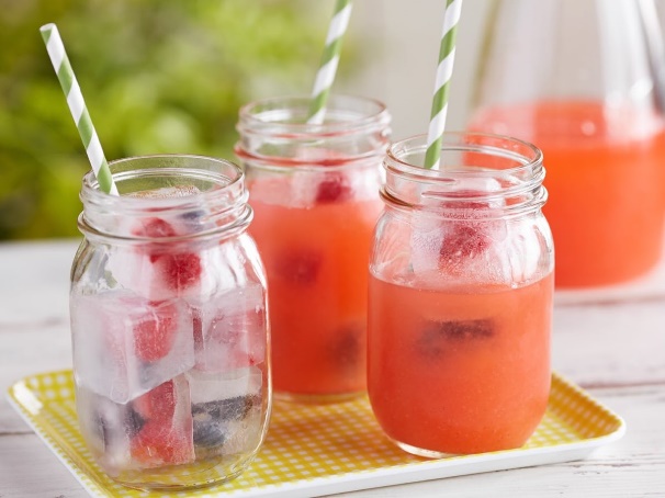 Pohár plný osvieženia: vytvorte si ľadové kocky do limonády, smoothie alebo do kávy