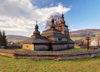 Spoznávajte kúty Slovenska Drevené kostolíky, Andy Warhol a skanzen