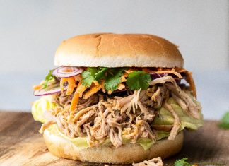 Domáce burgery s tým najšťavnatejším trhaným bravčovým