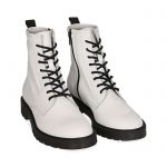 Biele koz╠îene╠ü workery, 69,99ÔéČ, www.primadonnacollection.sk