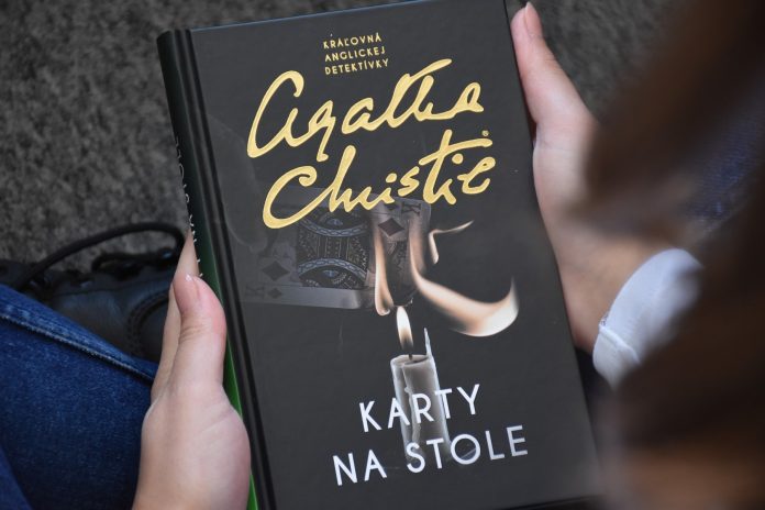 Karty-na-stole-1