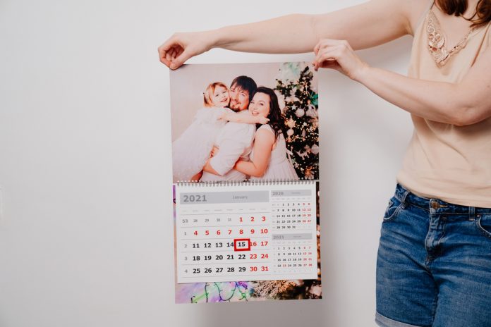 A,Woman,Holds,It,In,His,Hands,A,Calendar,With