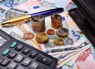 SEDEM FINANČNÝCH HRIECHOV, KTORÉ VÁS PRIPRAVIA O PENIAZE