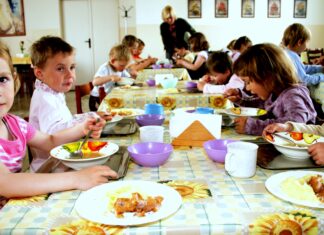 Hluk v školských jedálňach a reštauráciách je väčším problémom, ako sa môže na prvý pohľad javiť