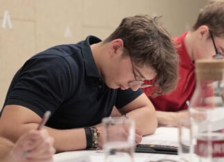 FINANČNÁ GRAMOTNOSŤ TÍNEDŽEROV SA ZLEPŠUJE Investovanie ich zaujíma a láka