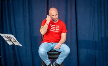 Andy Winson: „Nekarhajte dieťa za známky na vysvedčení. Zamerajte sa na proces, ktorý k nim viedol.“
