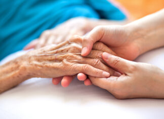 Seniori v núdzi: Ako im zabezpečiť potrebnú zdravotnú a sociálnu starostlivosť