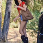 Bella Hadid Coach semis╠î