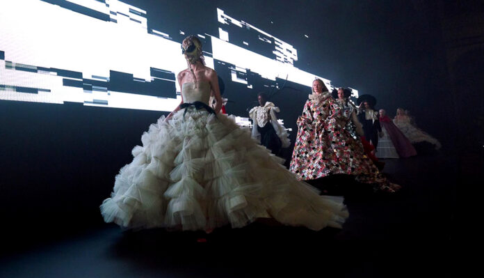 Valentino_Spring Sumer 25_019
