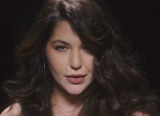 Jemná intimita medzi mužom a ženou v novinke Come Again od Celeste Buckingham