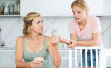 VRECKOVÉ PRE DETI. KOĽKO, ODKEDY A AKO NASTAVIŤ PRAVIDLÁ, ABY SA NAUČILI HOSPODÁRIŤ